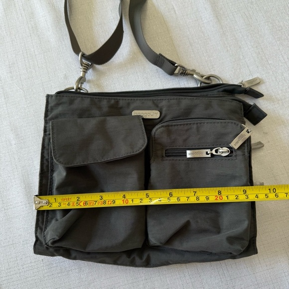 Baggallini Cross Over Crossbody Bag Travel Pockets Dark Gray - Picture 6 of 8
